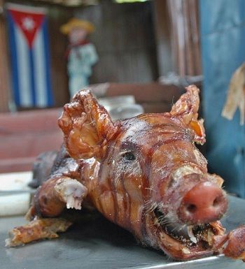 El cerdo asado es uno de los platos tradicionales de los cubanos para festejar el fin de año. Foto: Juvenal Balán