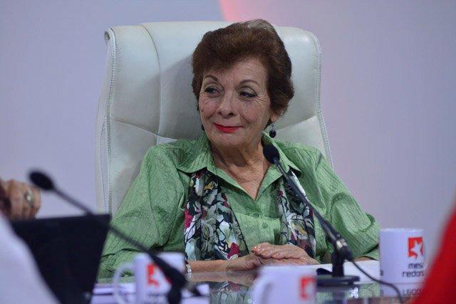 Según la profesora titular de la Universidad de La Habana, Francisca López Civeira, hay que mirar la historia desde el propio presente.