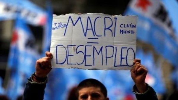 Argentinos denuncian la política neoliberal de Mauricio Macri | Foto: Reuters