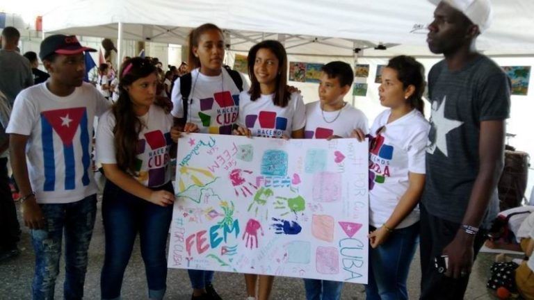 Jóvenes cubanos en representación de la sociedad civil