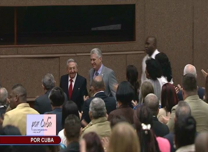Raúl Castro y Miguel Díaz Canel en la IX Legislatura de la Asamblea Nacional del Poder Popular