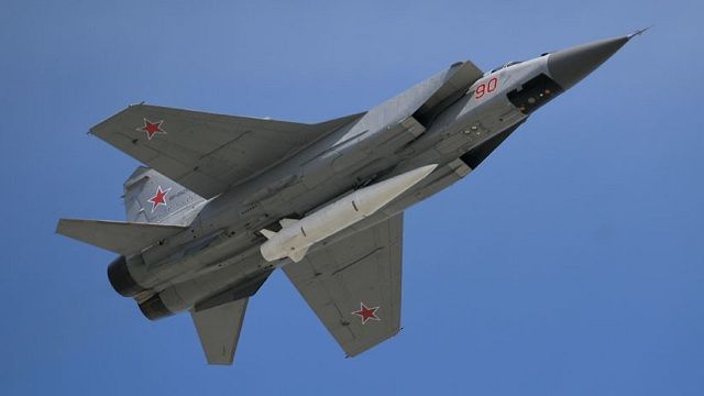 El caza MiG-31K portando un misil hipersónico Kinzhal / Evgeni Biyatov / Sputnik