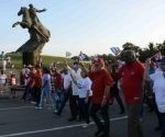 Esteban Lazo preside el desfile del 1º de Mayo en Santiago de Cuba