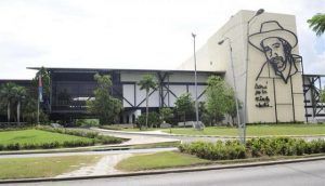 La mujer cubana fuerza transformadora de la sociedad socialista y su desempeño en el trabajo no estatal.