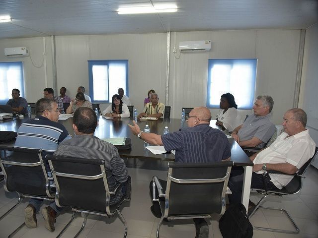 Presidente de Cuba, Miguel Díaz Canel reunido con autoridades de Santiago de Cuba