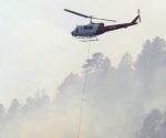 Las autoridades ordenaron a la población abandonar la zona también ante el peligro de intoxicación debido al humo del incendio. Foto: Reuters