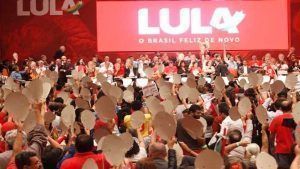 Seguidores de Lula acompañaron el 8 de junio el lanzamiento nacional de su precandidatura a la Presidencia. Foto: EFE