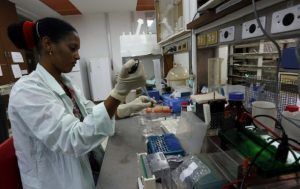 Experimentar con una planta piloto en la que empresarios se nutran del conocimiento científico de las universidades cubanas