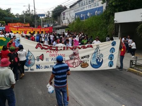 Esta movilización ha sido convocada por diversas organizaciones sociales para luchar por el derecho al agua. Foto: @Teleprensa33