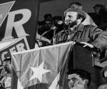 Fidel en la clausura de la Primera Plenaria Nacional del Inder.i Al pie de la tribuna, José Llanusa, entonces titular del organismo deportivo