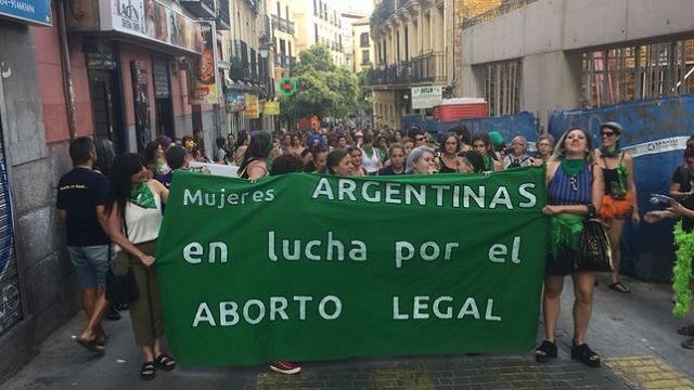 Senado de Argentina niega proyecto para legalizar el aborto