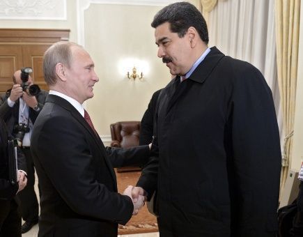 El presidente de Rusia insistió que es necesario dejar al pueblo venezolano decidir el futuro político de su nación. Foto: EFE