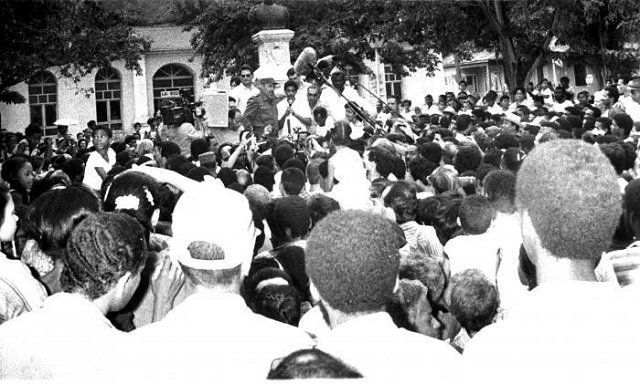 Fidel en un recorrido por la ciudad del Cobre.
