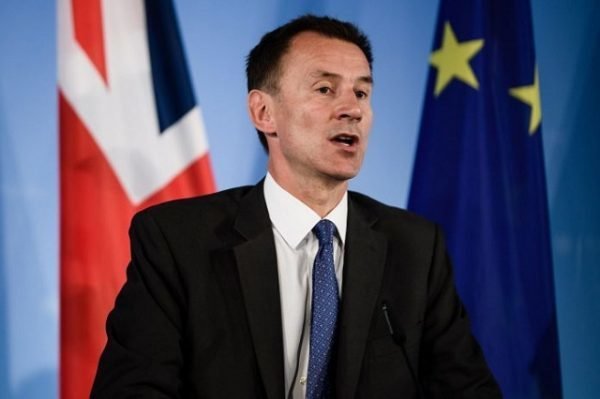 Ministro británico de Asuntos Exteriores, Jeremy Hunt pide confianza para avanzar en las negociaciones del Brexit.